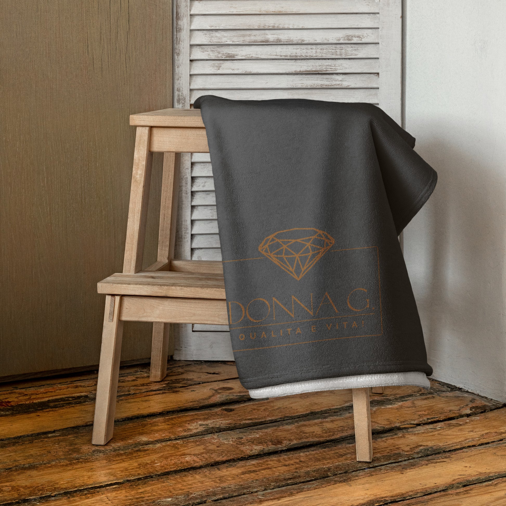 Luxe badkamer handdoek -- Donna G. -- | Donkergrijs |