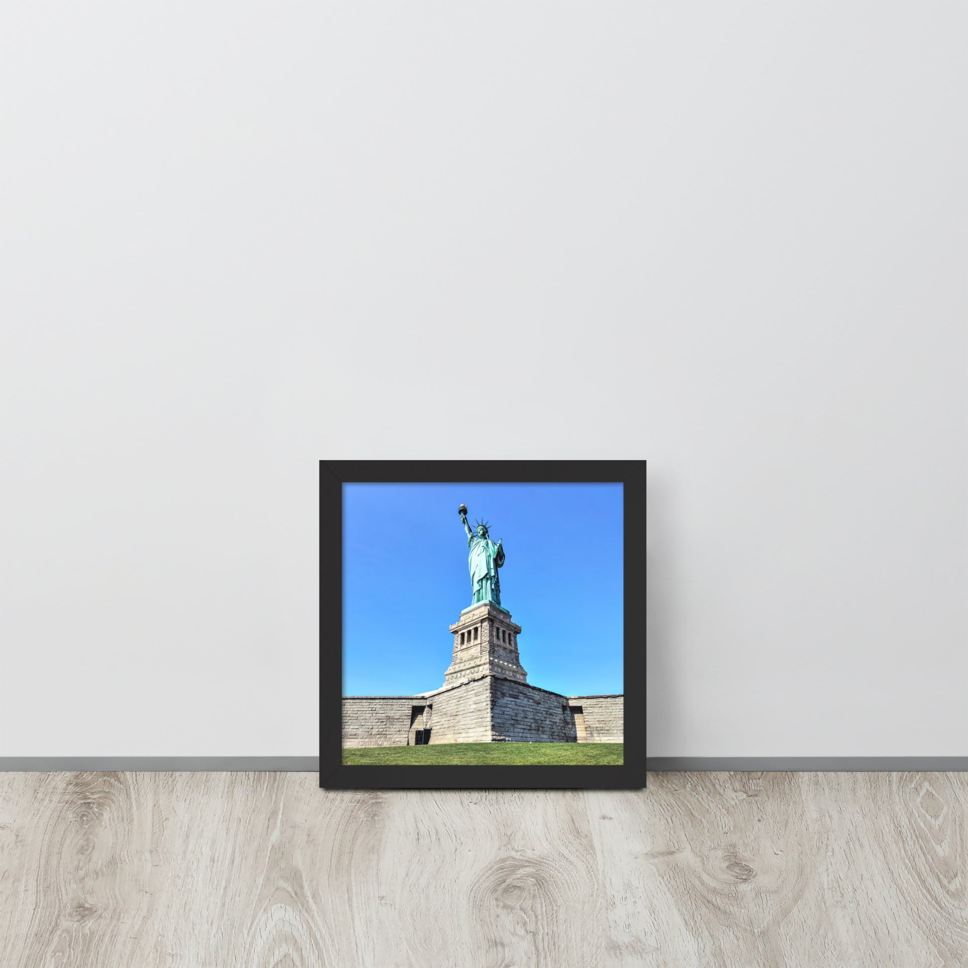 Statue of Liberty NY -- High Quality -- Framed on photo paper