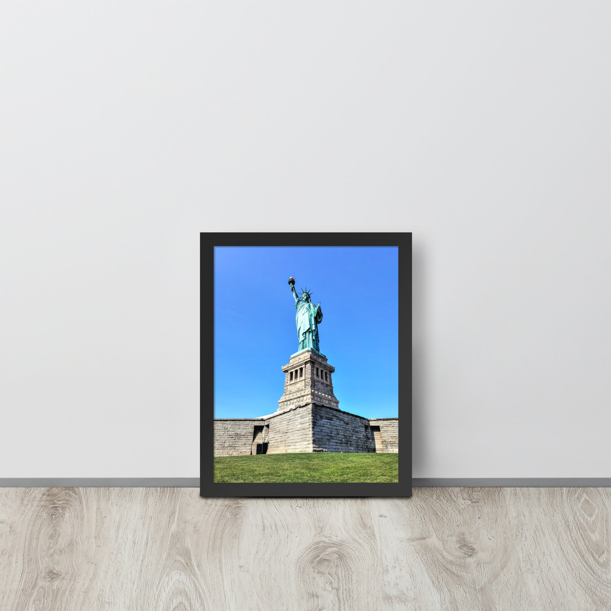 Statue of Liberty NY -- High Quality -- Framed on photo paper