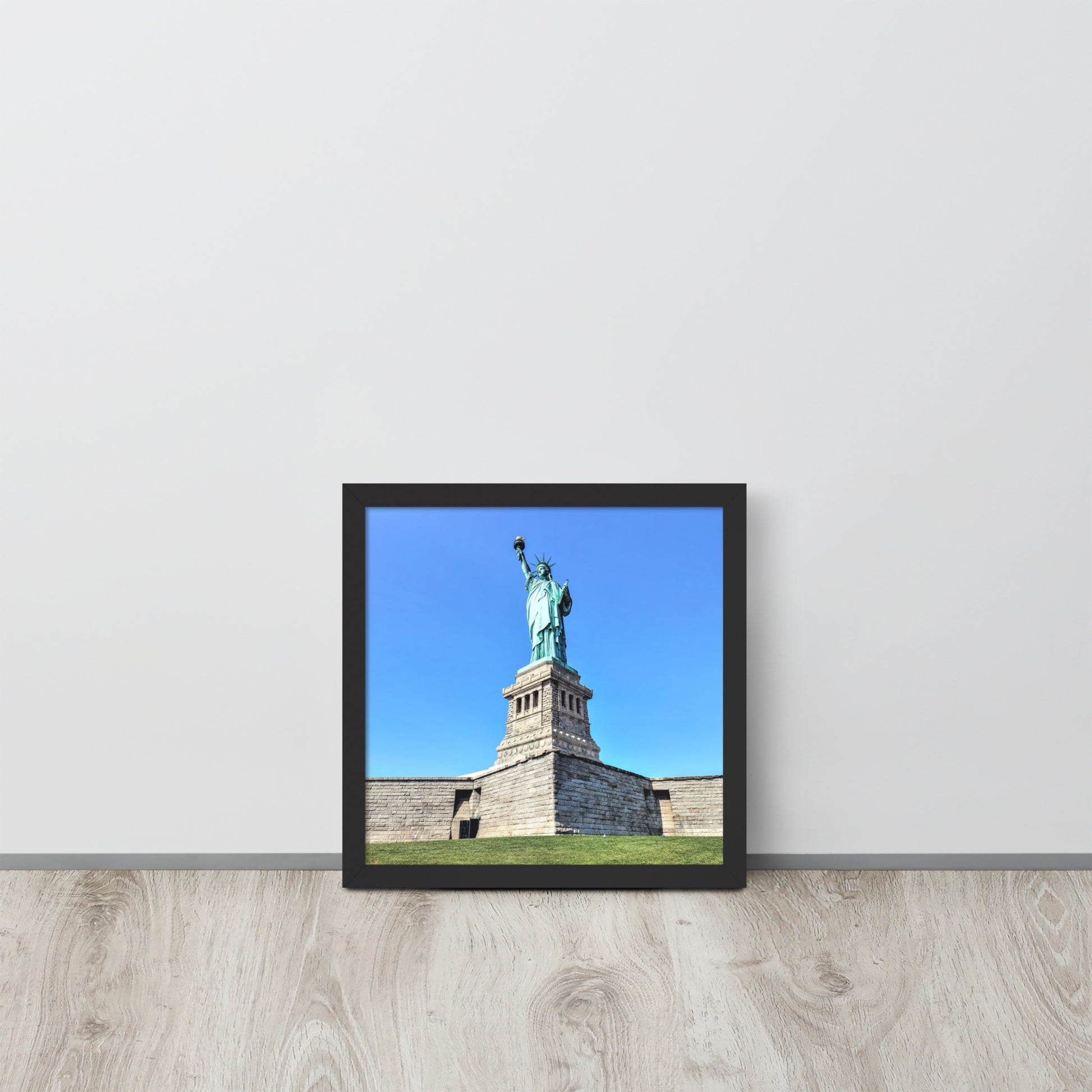 Statue of Liberty NY -- High Quality -- Framed on photo paper