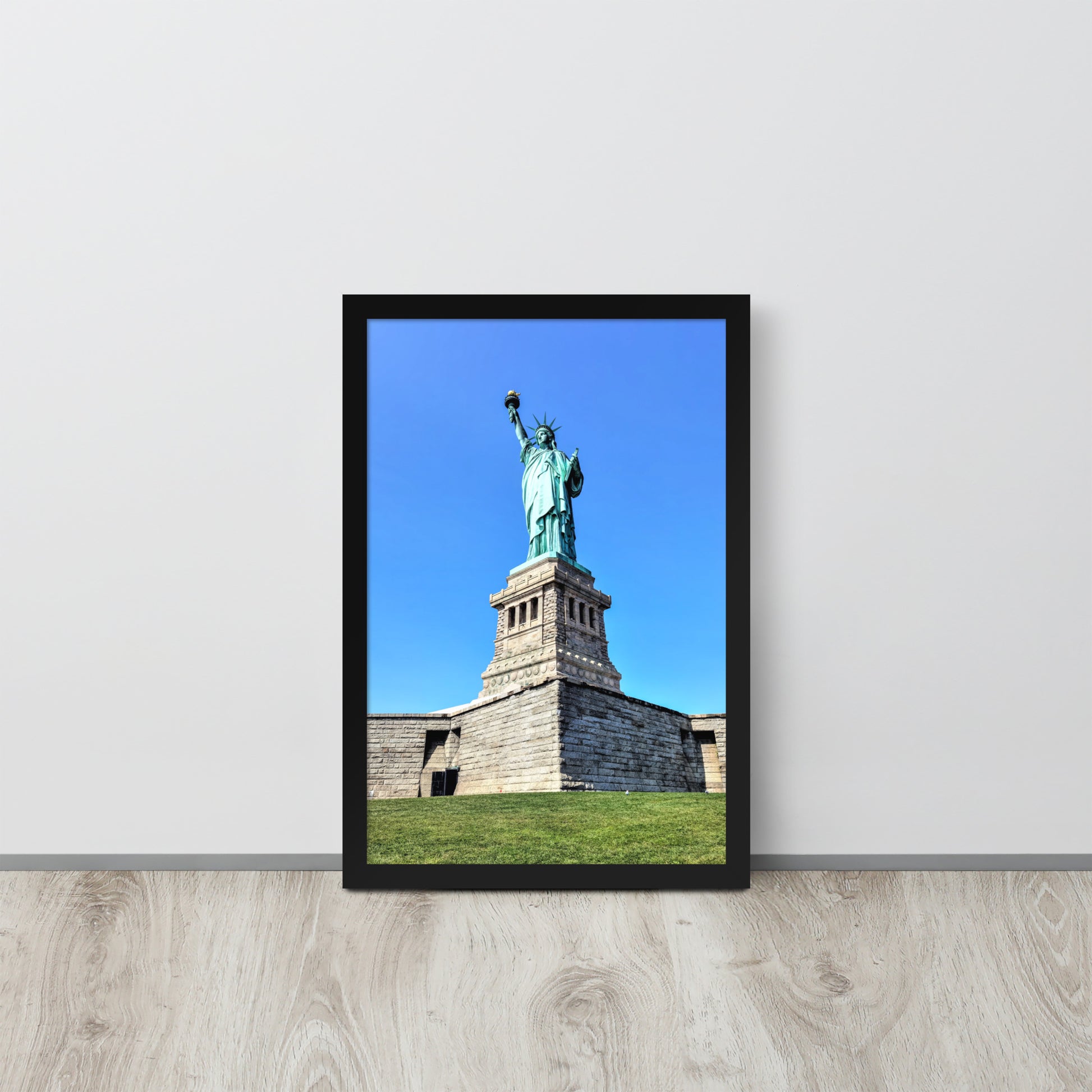 Statue of Liberty NY -- High Quality -- Framed on photo paper