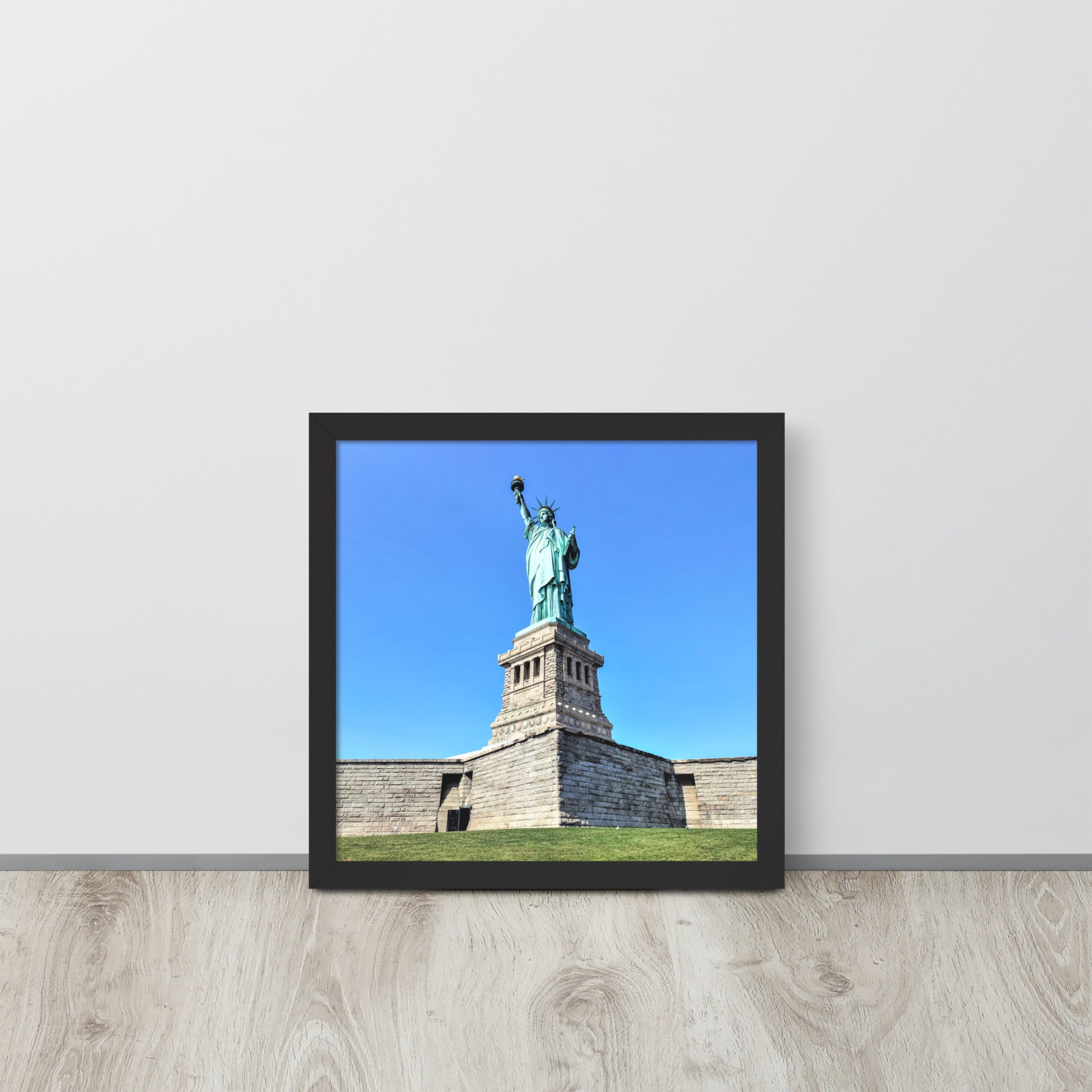 Statue of Liberty NY -- High Quality -- Framed on photo paper