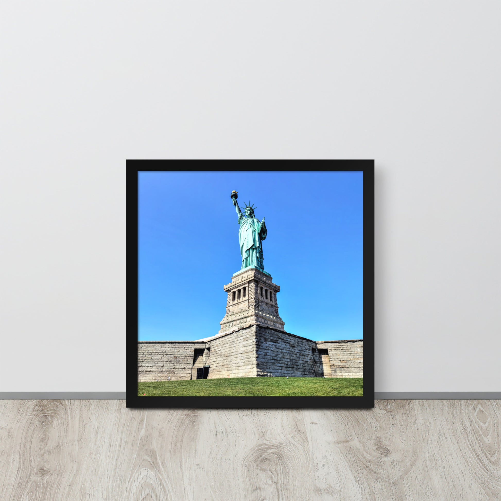 Statue of Liberty NY -- High Quality -- Framed on photo paper