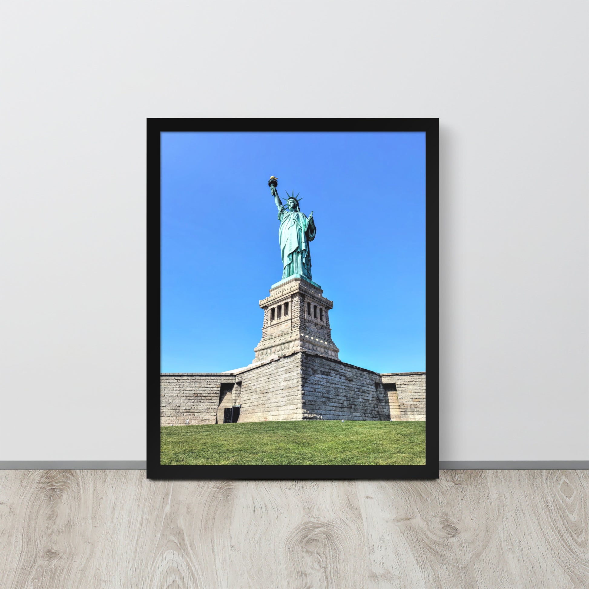 Statue of Liberty NY -- High Quality -- Framed on photo paper