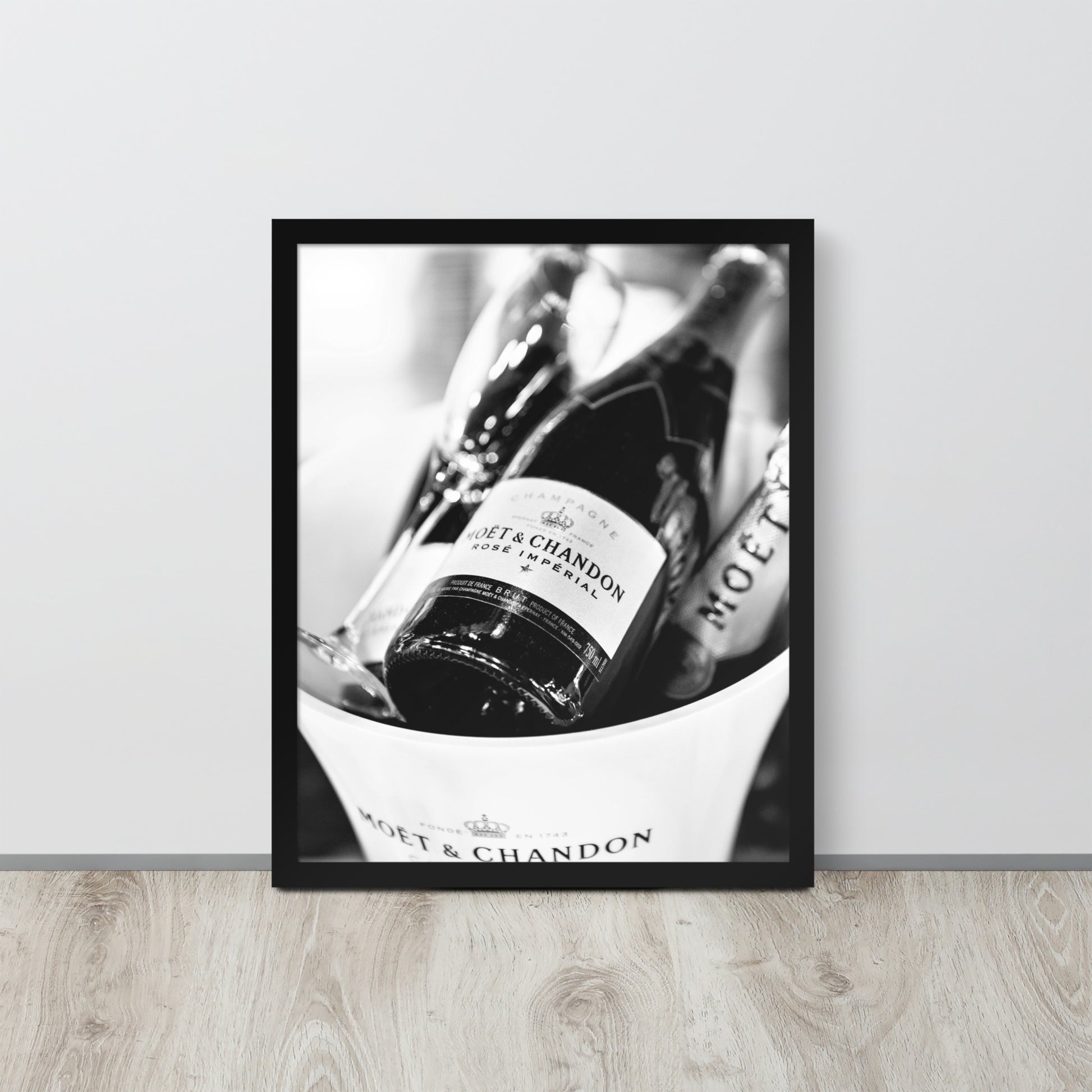 Champagne -- High Quality -- Framed on photo paper