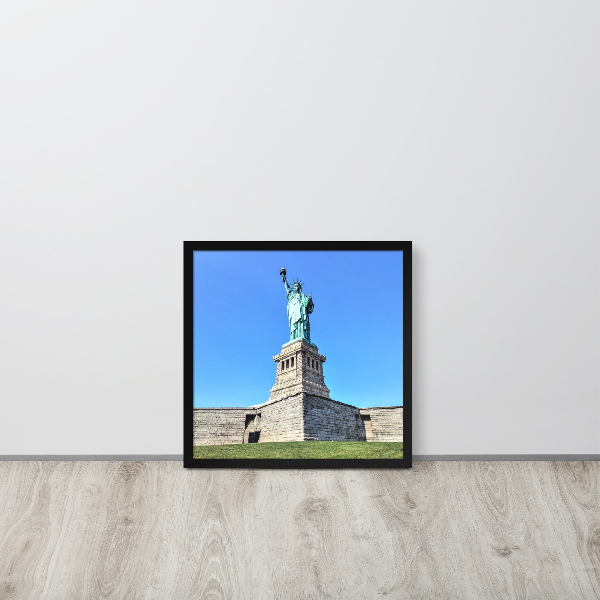 Statue of Liberty NY -- High Quality -- Framed on photo paper