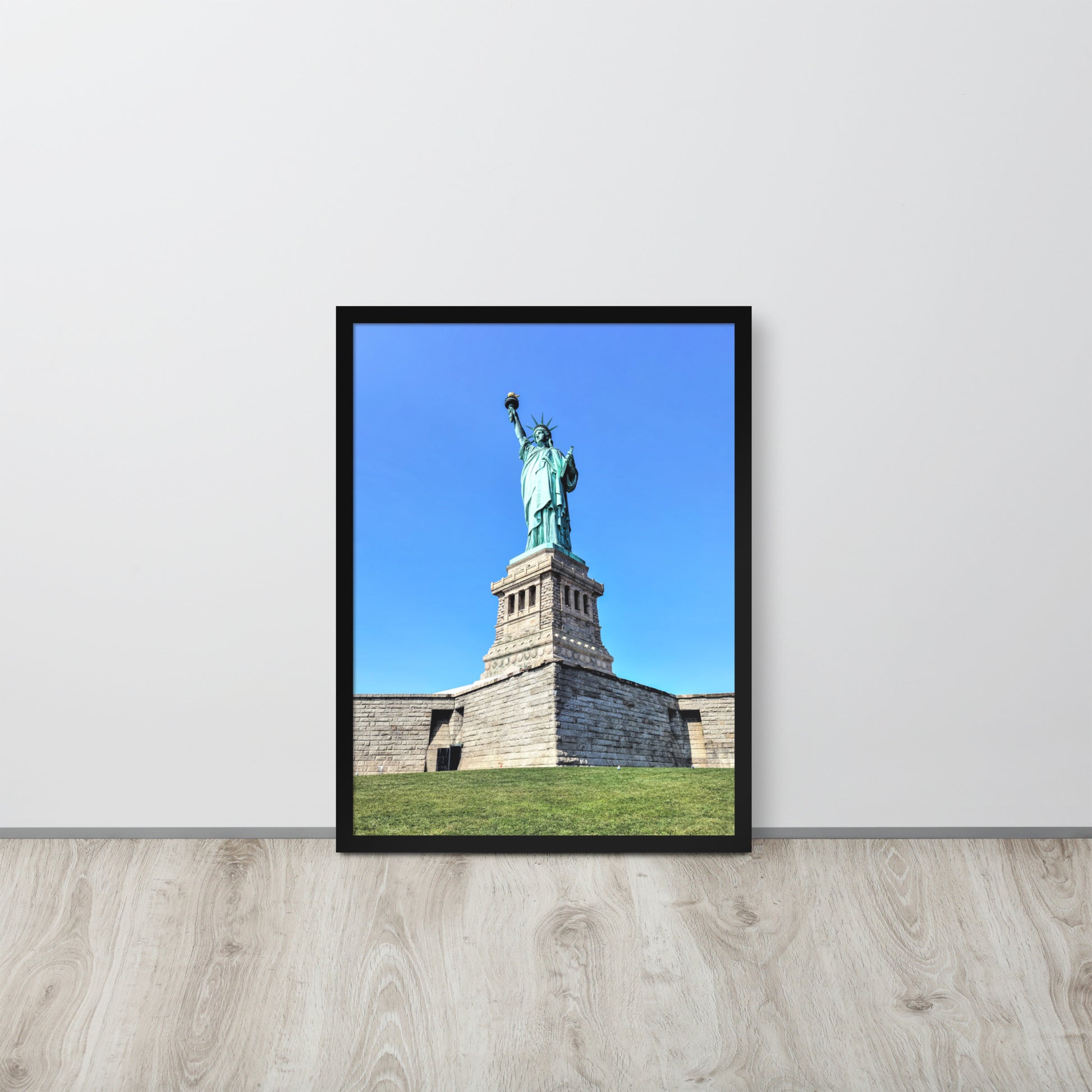 Statue of Liberty NY -- High Quality -- Framed on photo paper