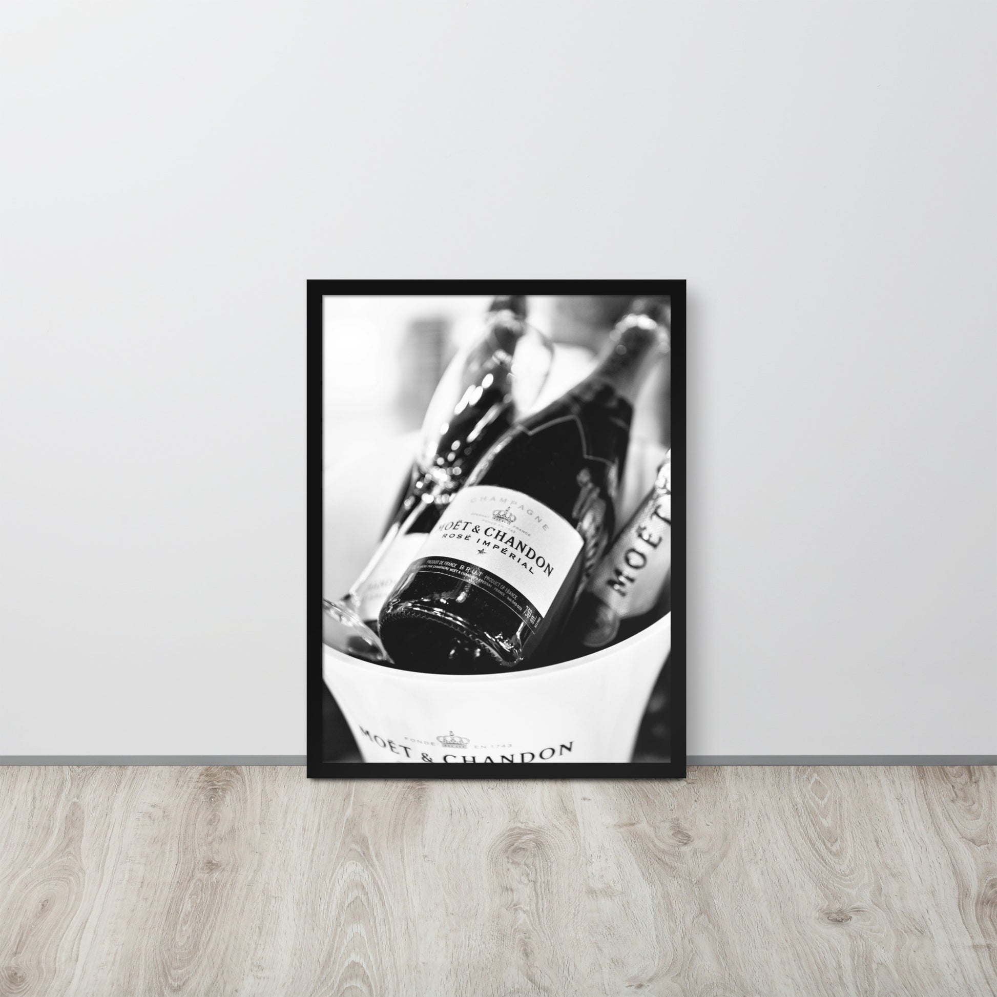 Champagne -- High Quality -- Framed on photo paper