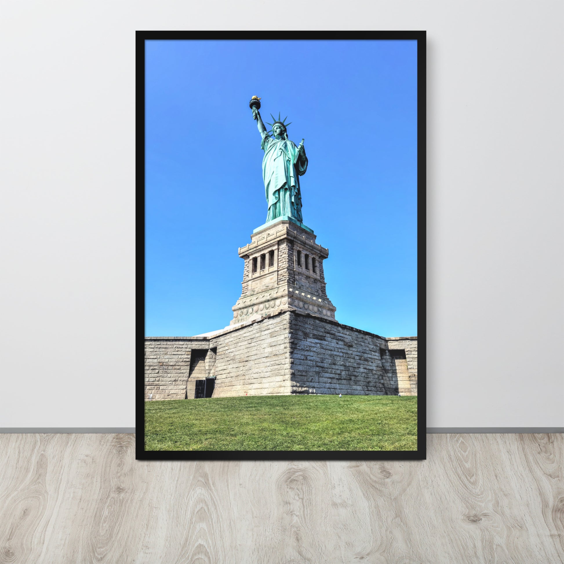 Statue of Liberty NY -- High Quality -- Framed on photo paper