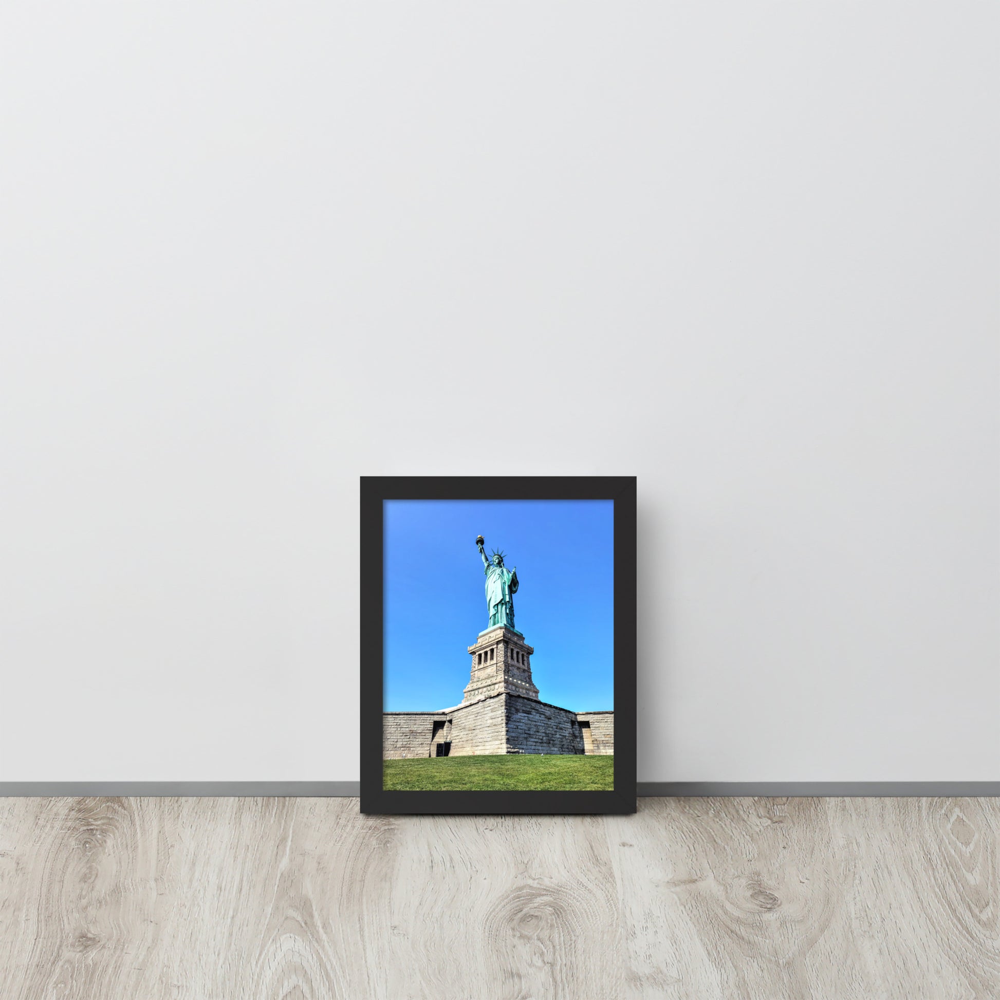 Statue of Liberty NY -- High Quality -- Framed on photo paper