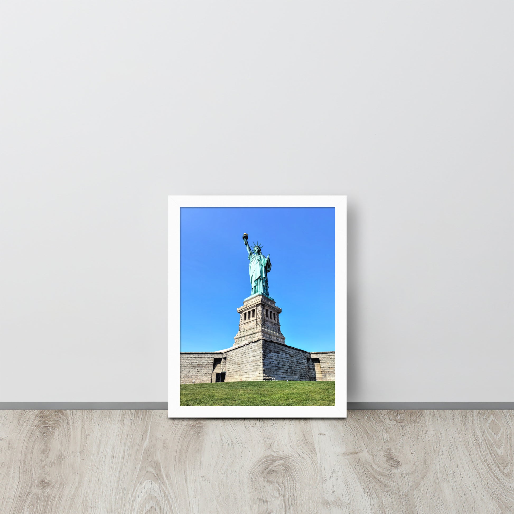 Statue of Liberty NY -- High Quality -- Framed on photo paper
