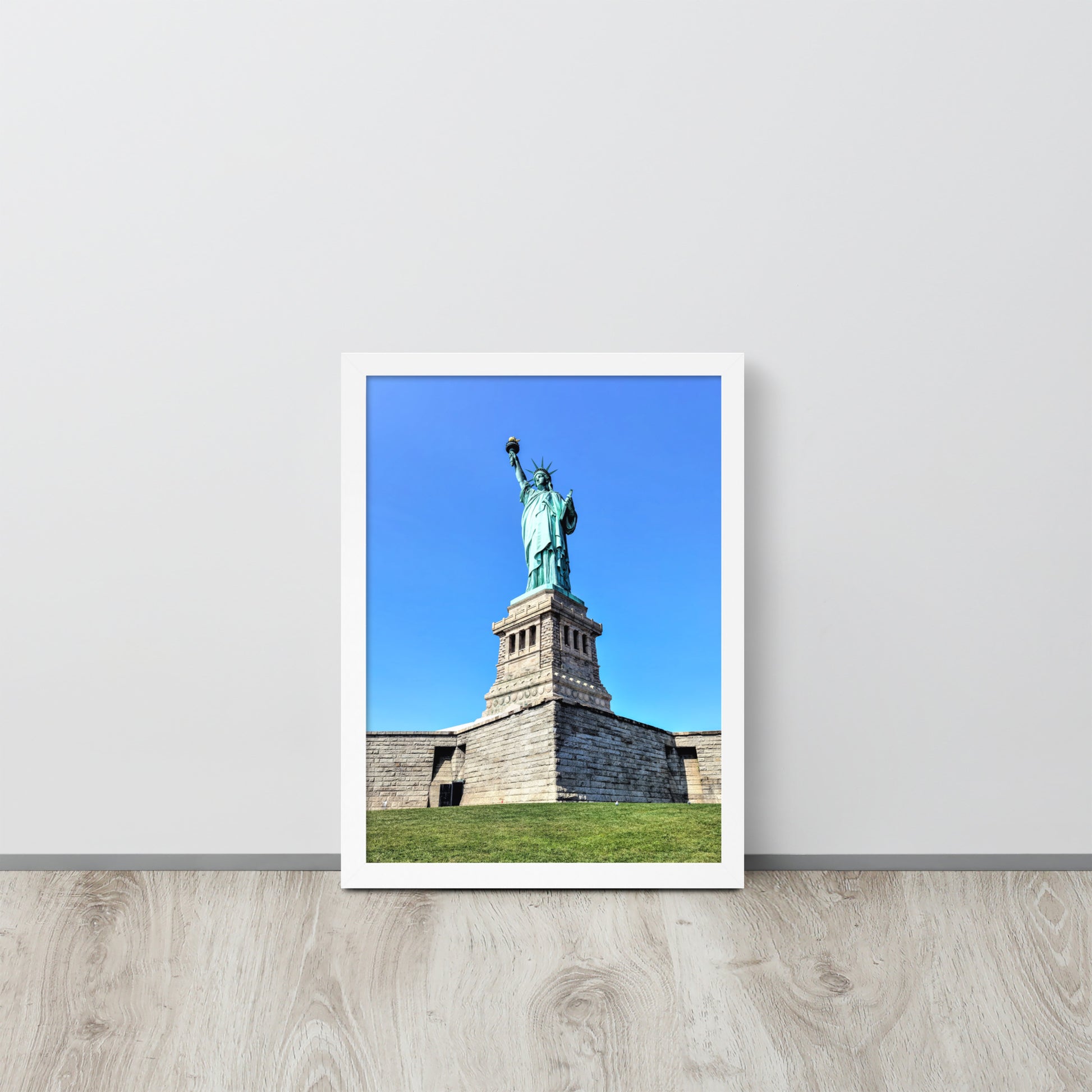 Statue of Liberty NY -- High Quality -- Framed on photo paper