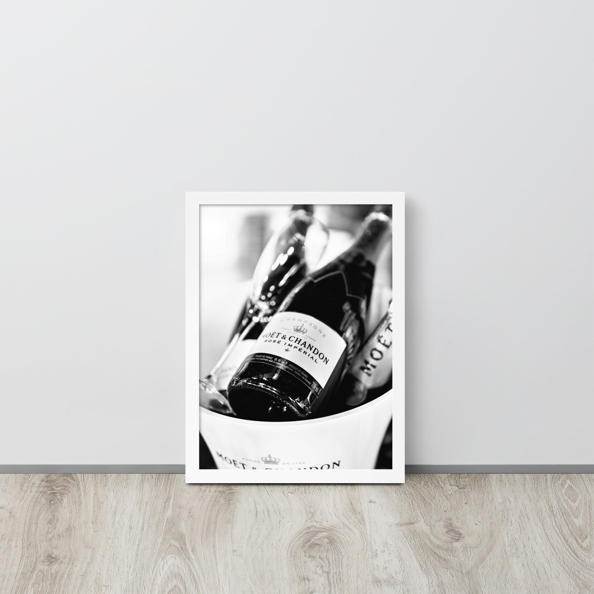 Champagne -- High Quality -- Framed on photo paper