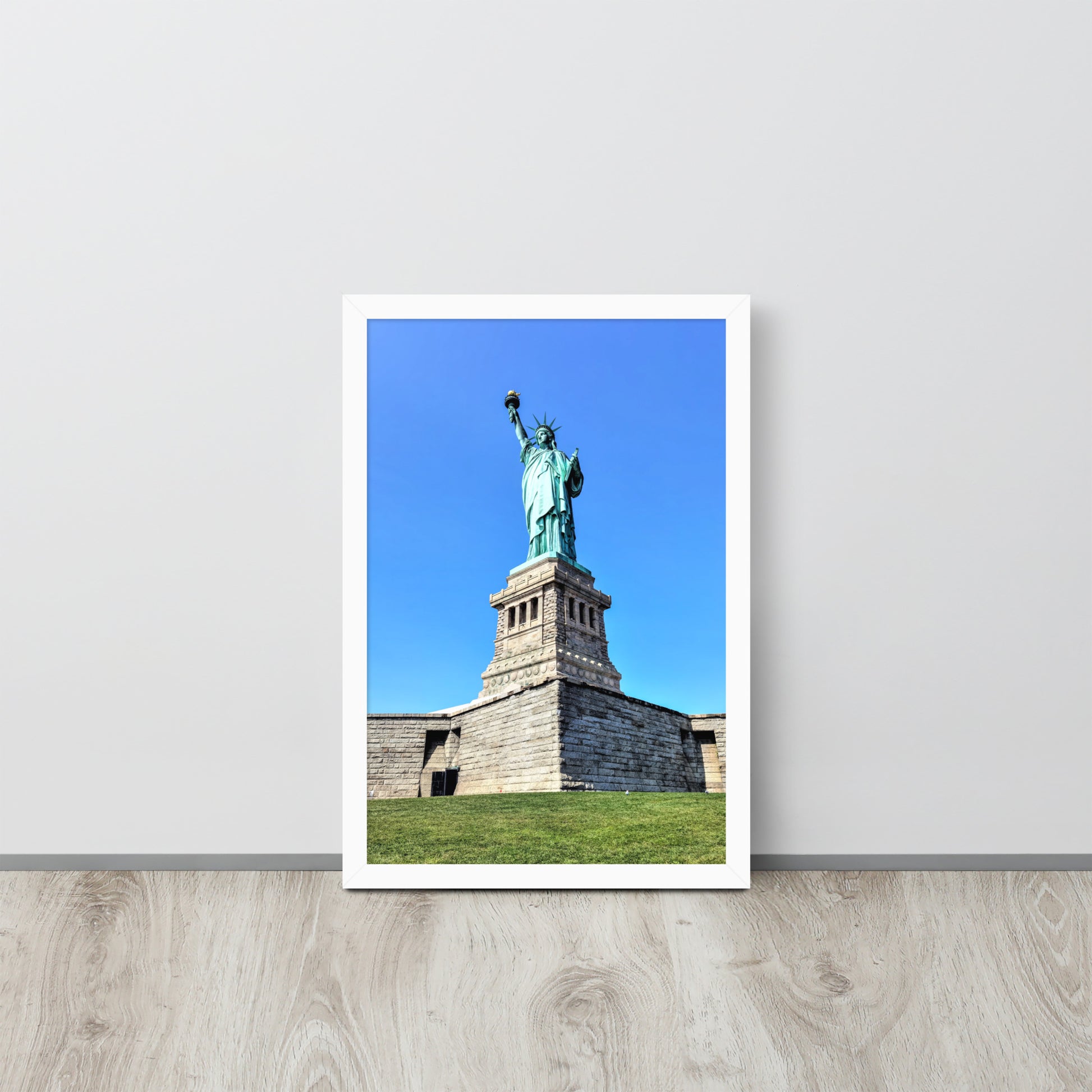 Statue of Liberty NY -- High Quality -- Framed on photo paper