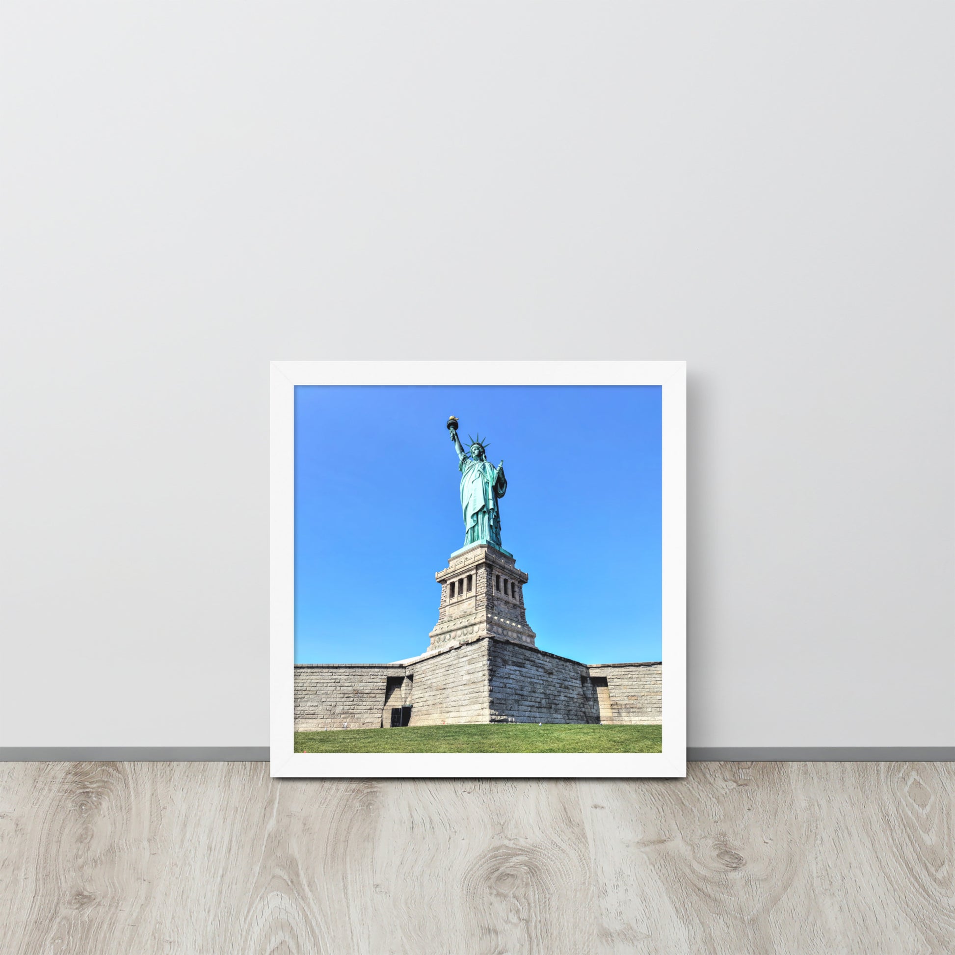 Statue of Liberty NY -- High Quality -- Framed on photo paper