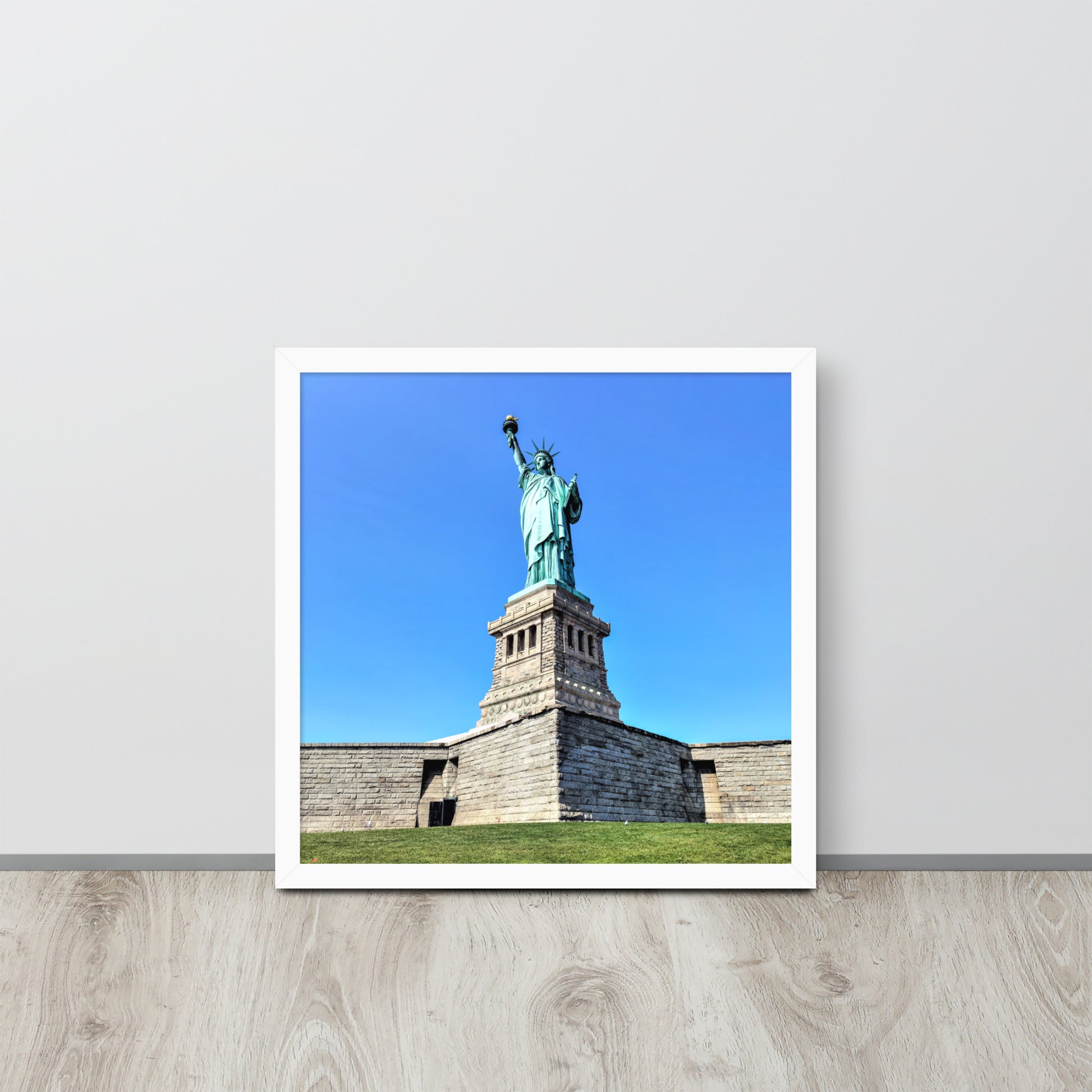 Statue of Liberty NY -- High Quality -- Framed on photo paper