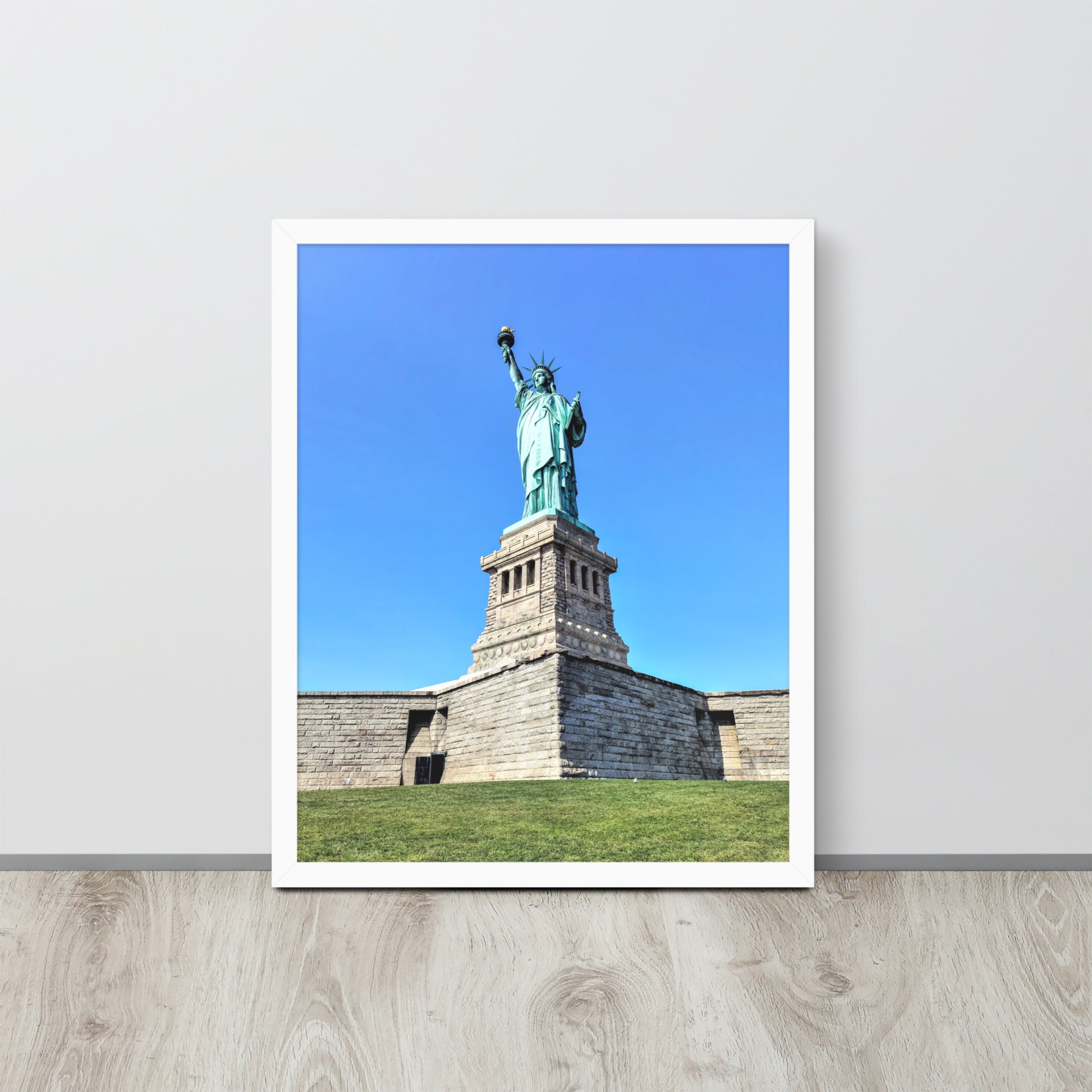 Statue of Liberty NY -- High Quality -- Framed on photo paper