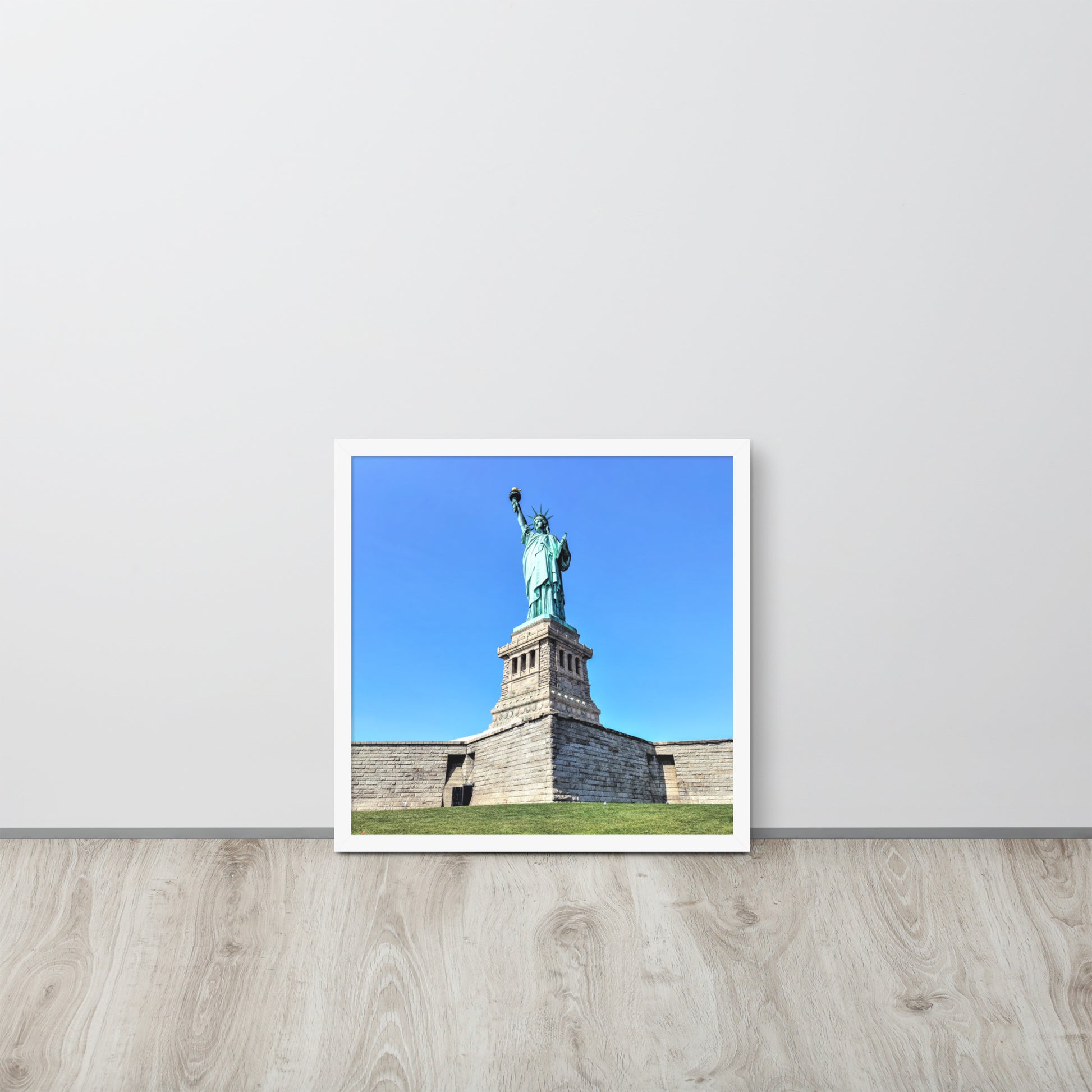 Statue of Liberty NY -- High Quality -- Framed on photo paper