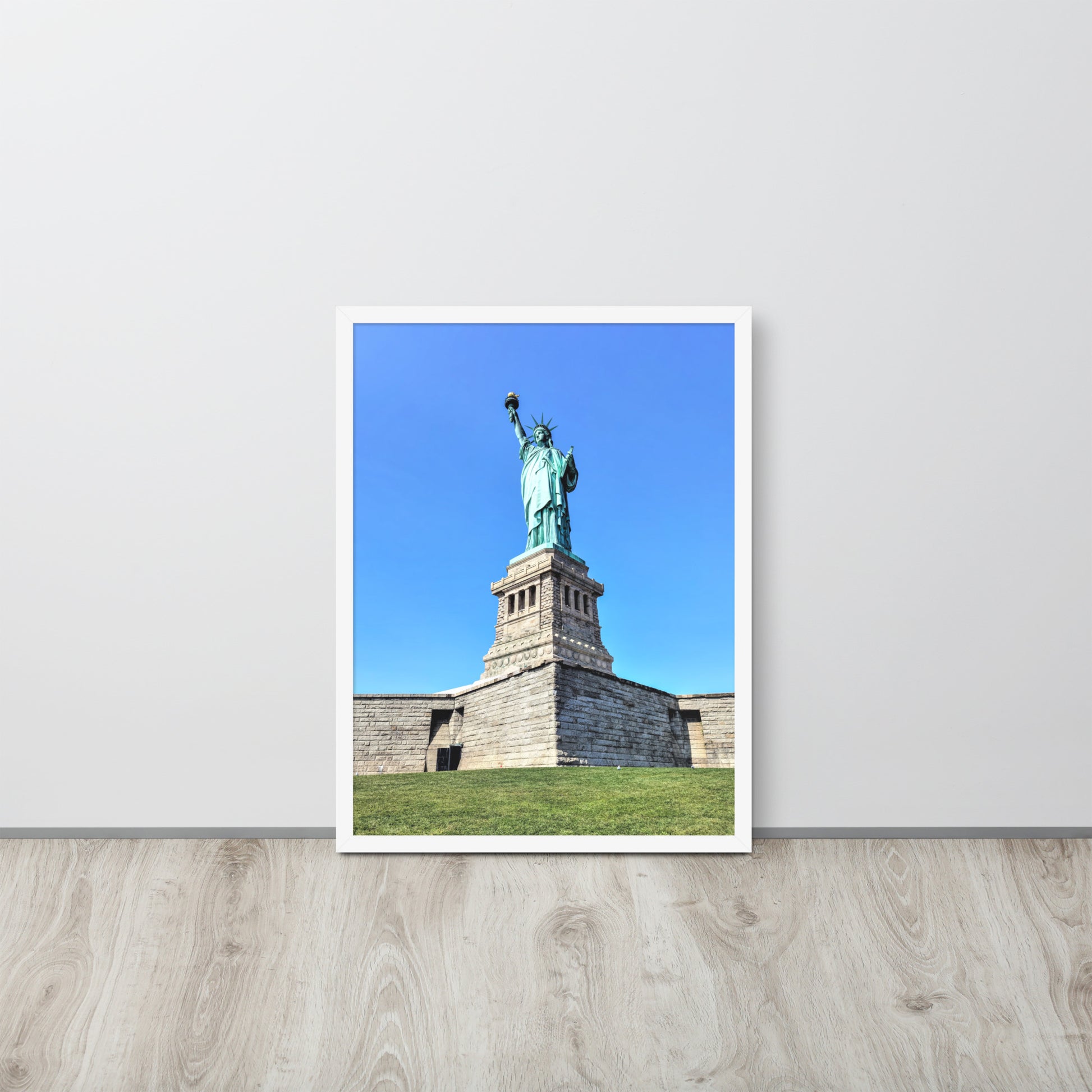 Statue of Liberty NY -- High Quality -- Framed on photo paper