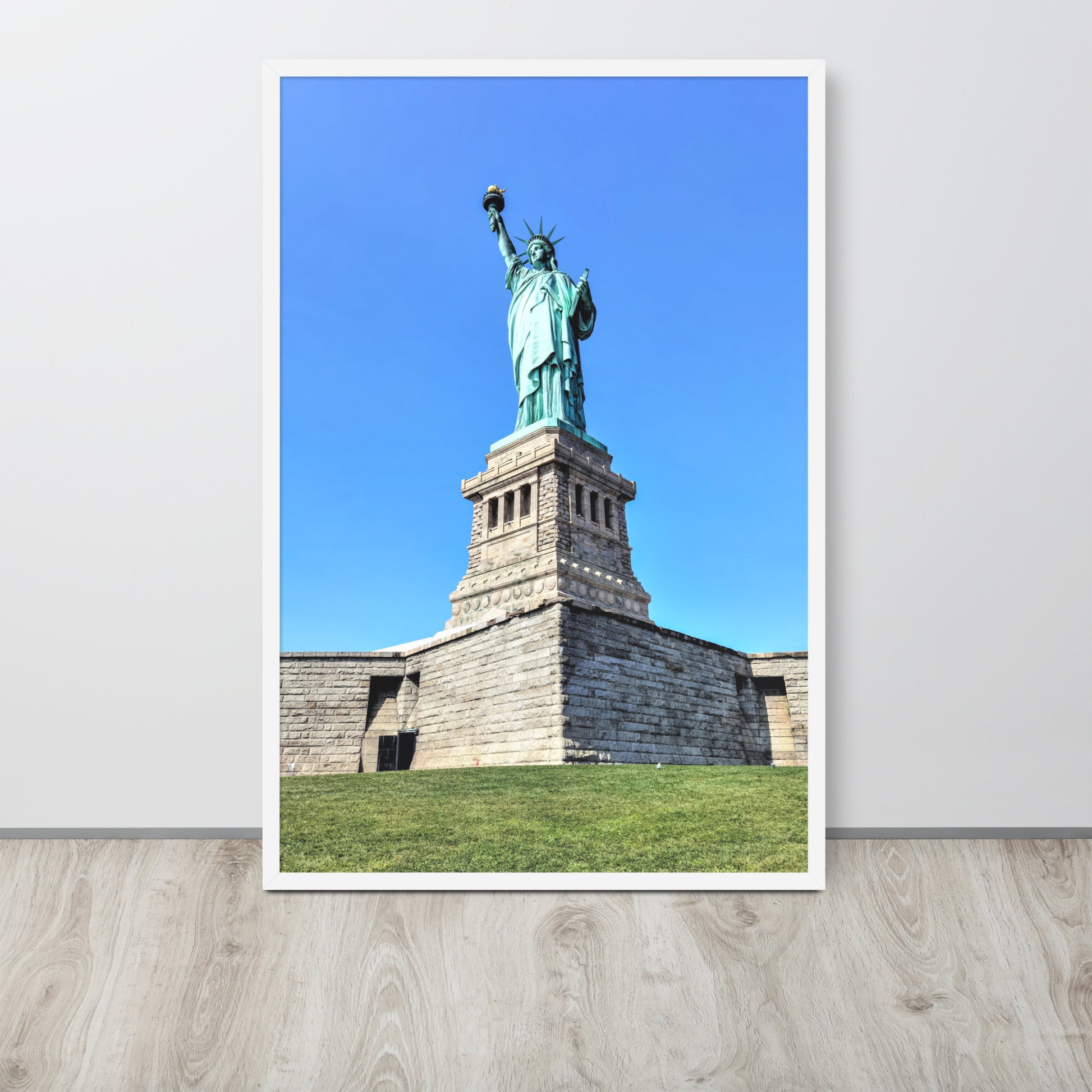 Statue of Liberty NY -- High Quality -- Framed on photo paper