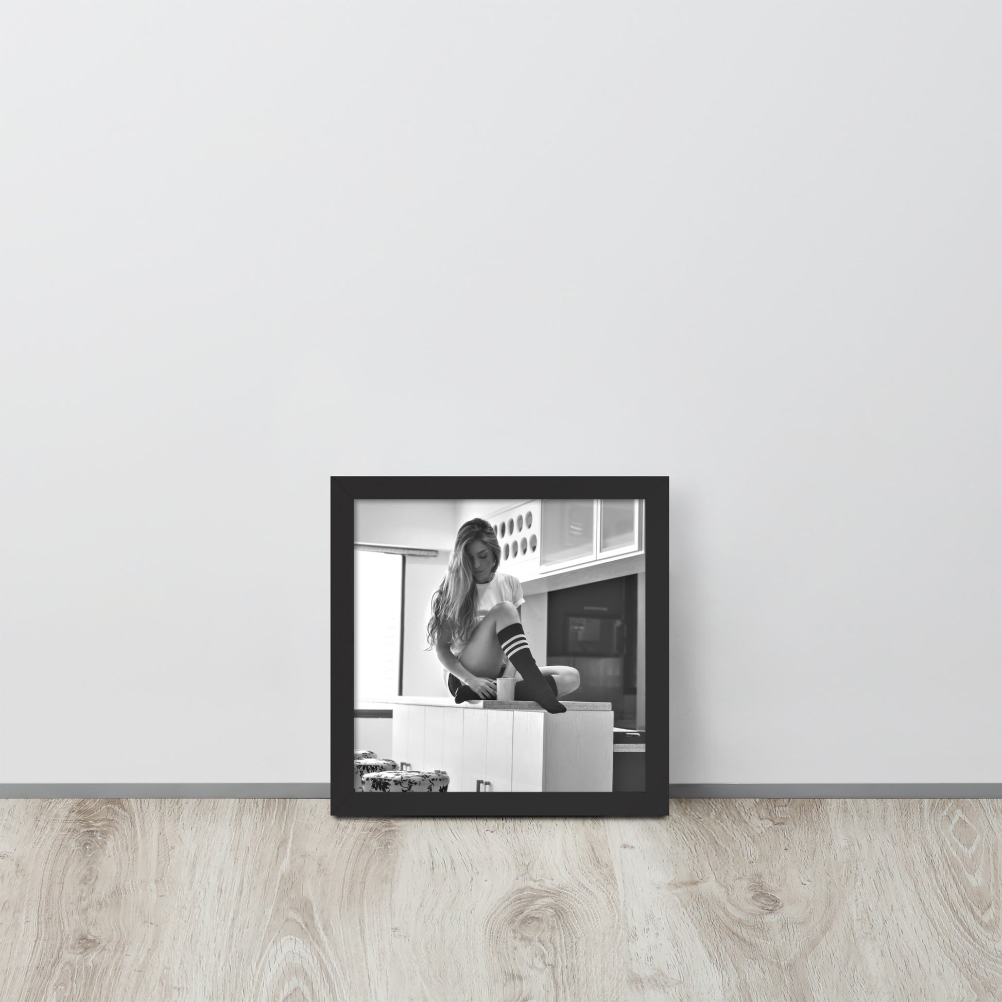 Women -- High Quality -- Framed on photo paper