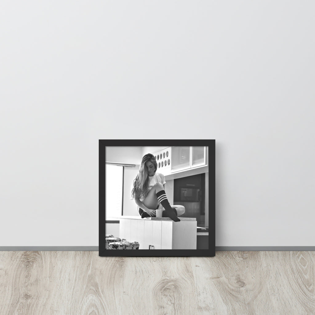 Women -- High Quality -- Framed on photo paper
