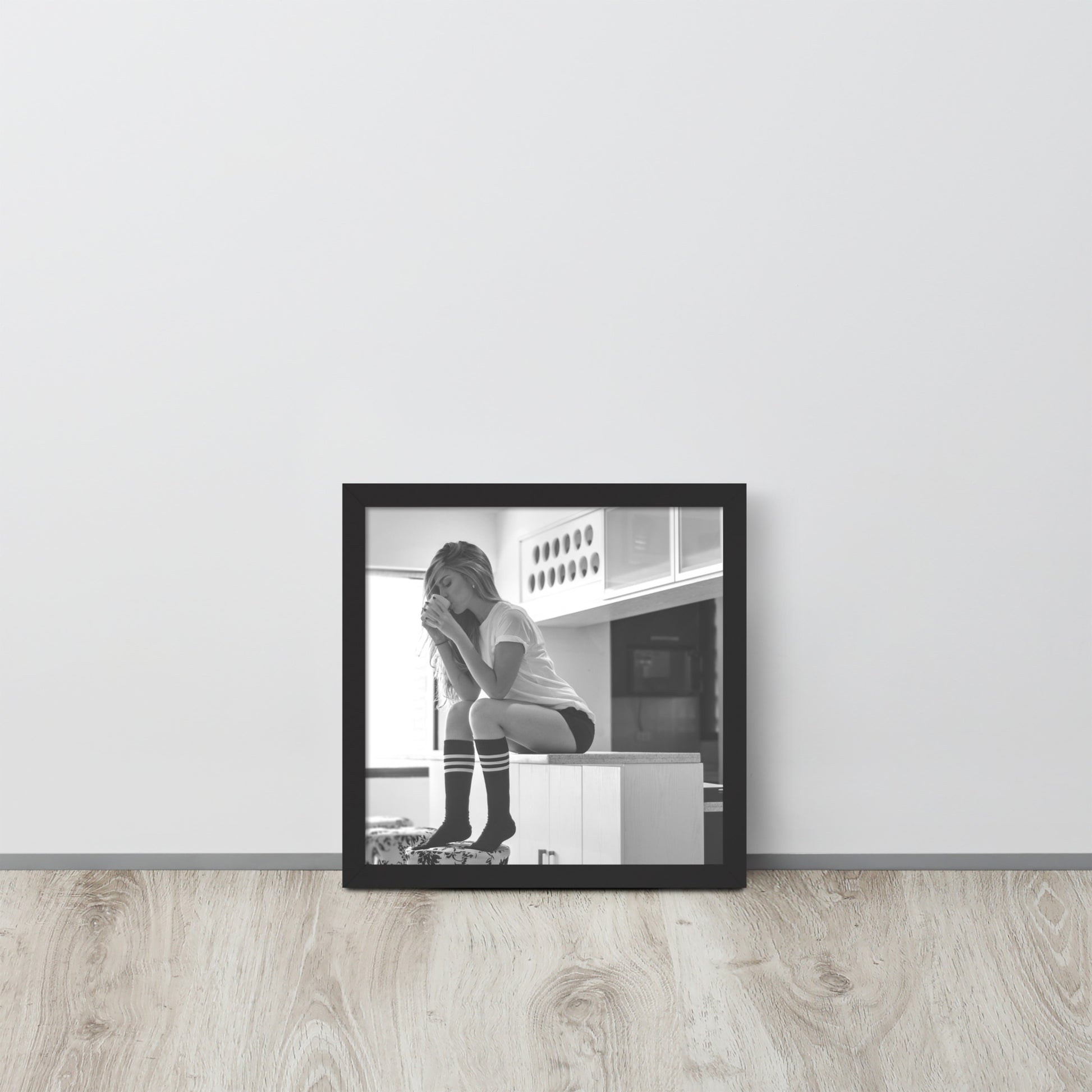 Women -- High Quality -- Framed on photo paper