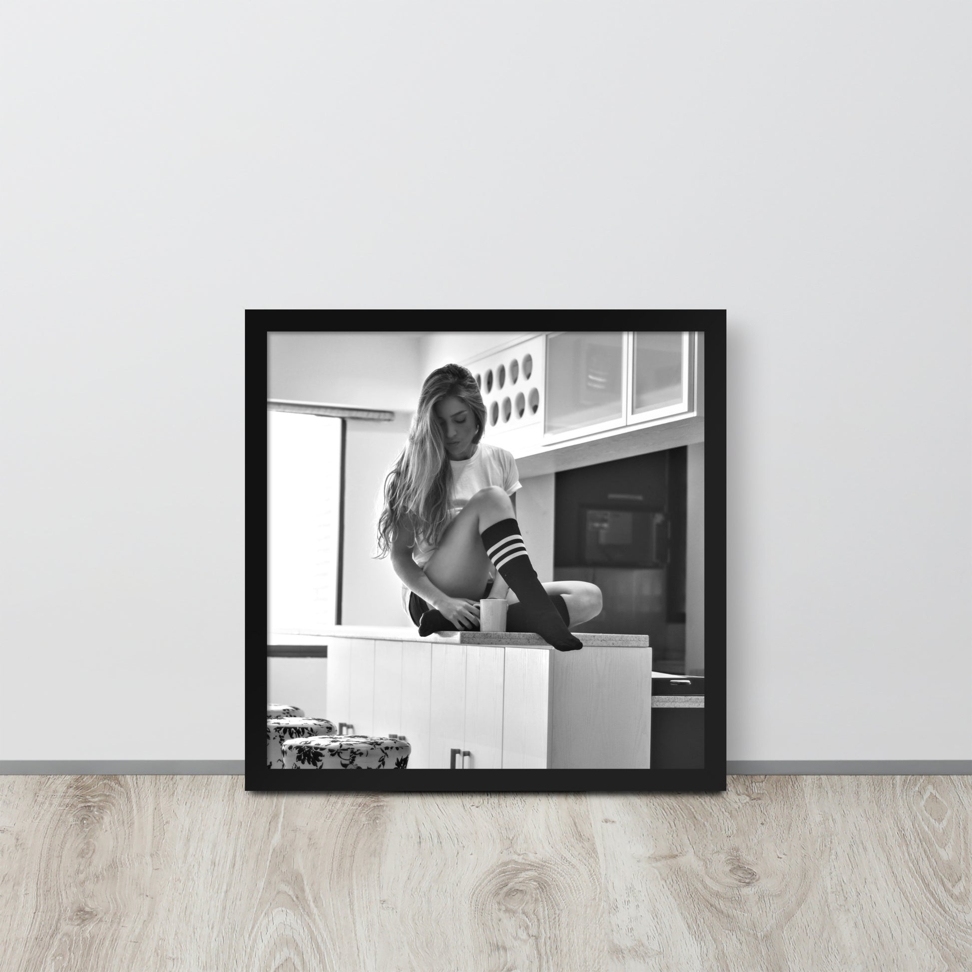 Women -- High Quality -- Framed on photo paper