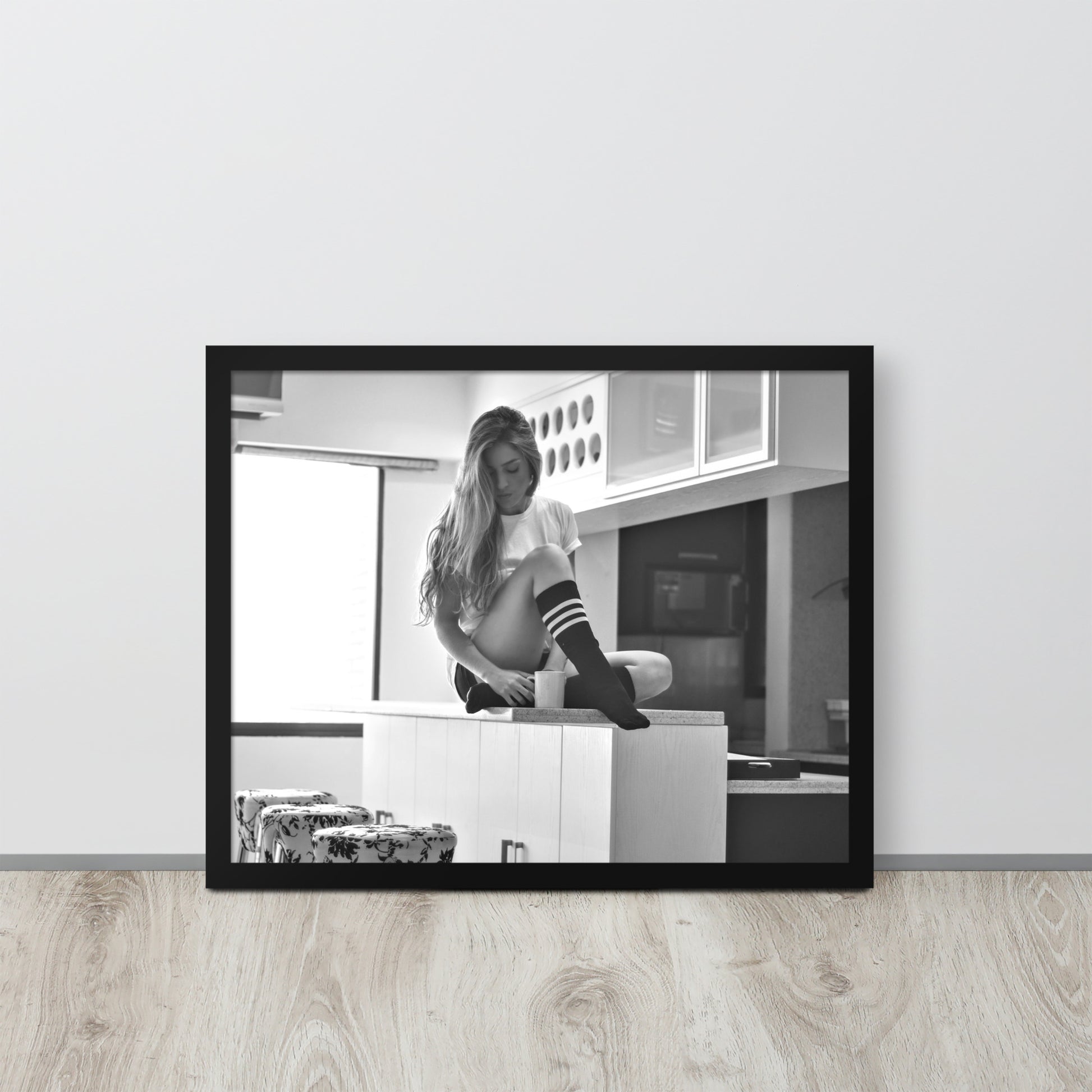 Women -- High Quality -- Framed on photo paper