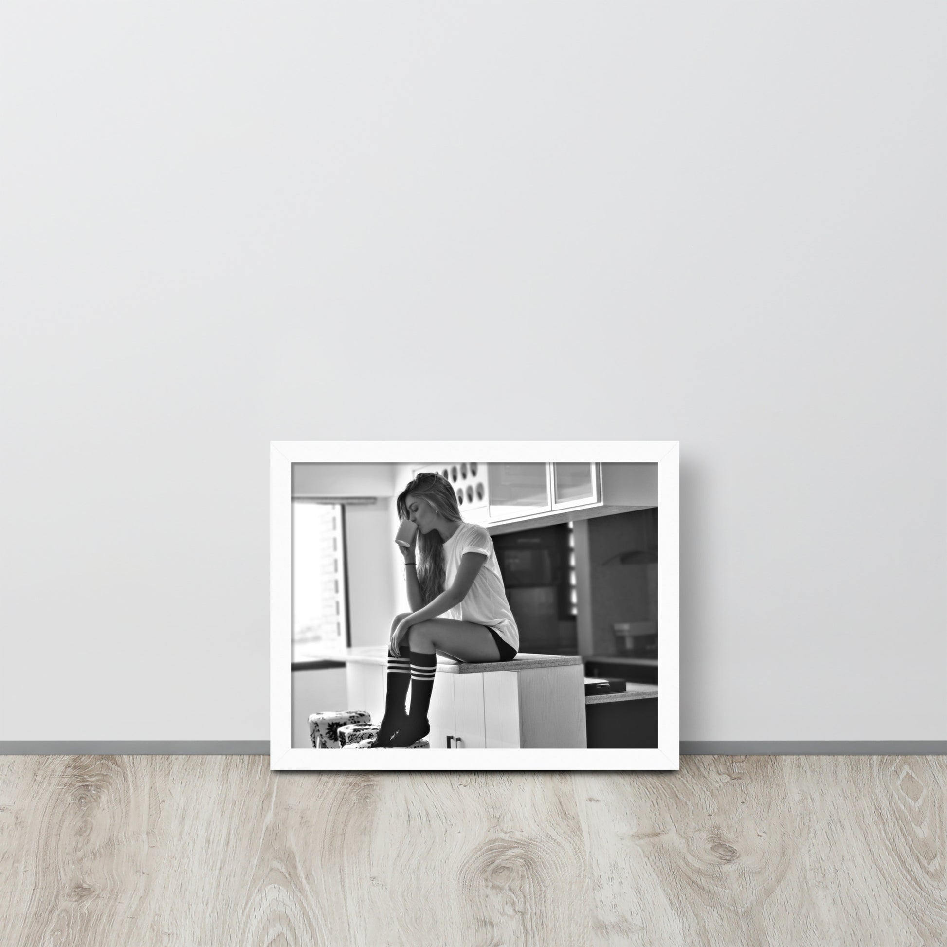 Women -- High Quality -- Framed on photo paper