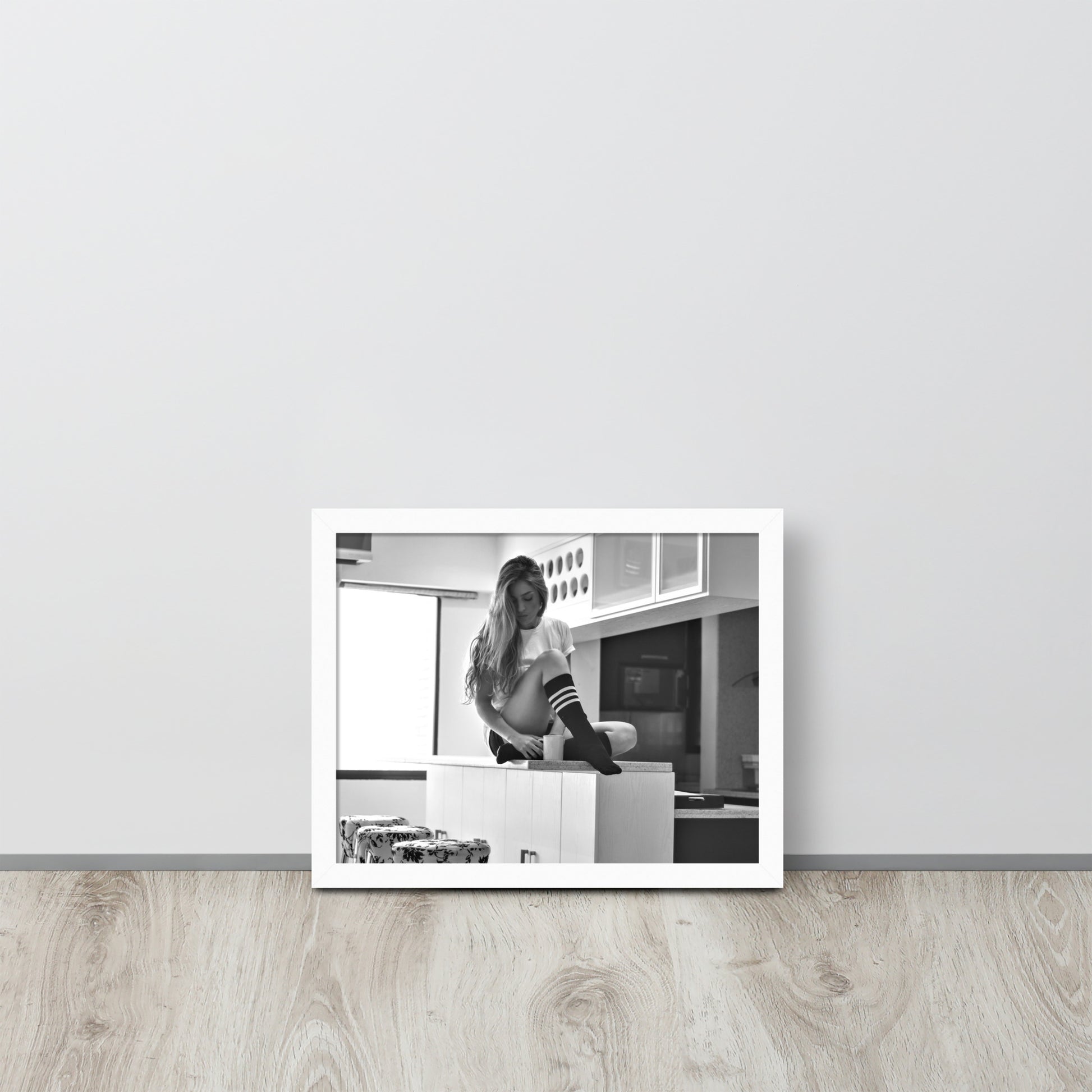 Women -- High Quality -- Framed on photo paper