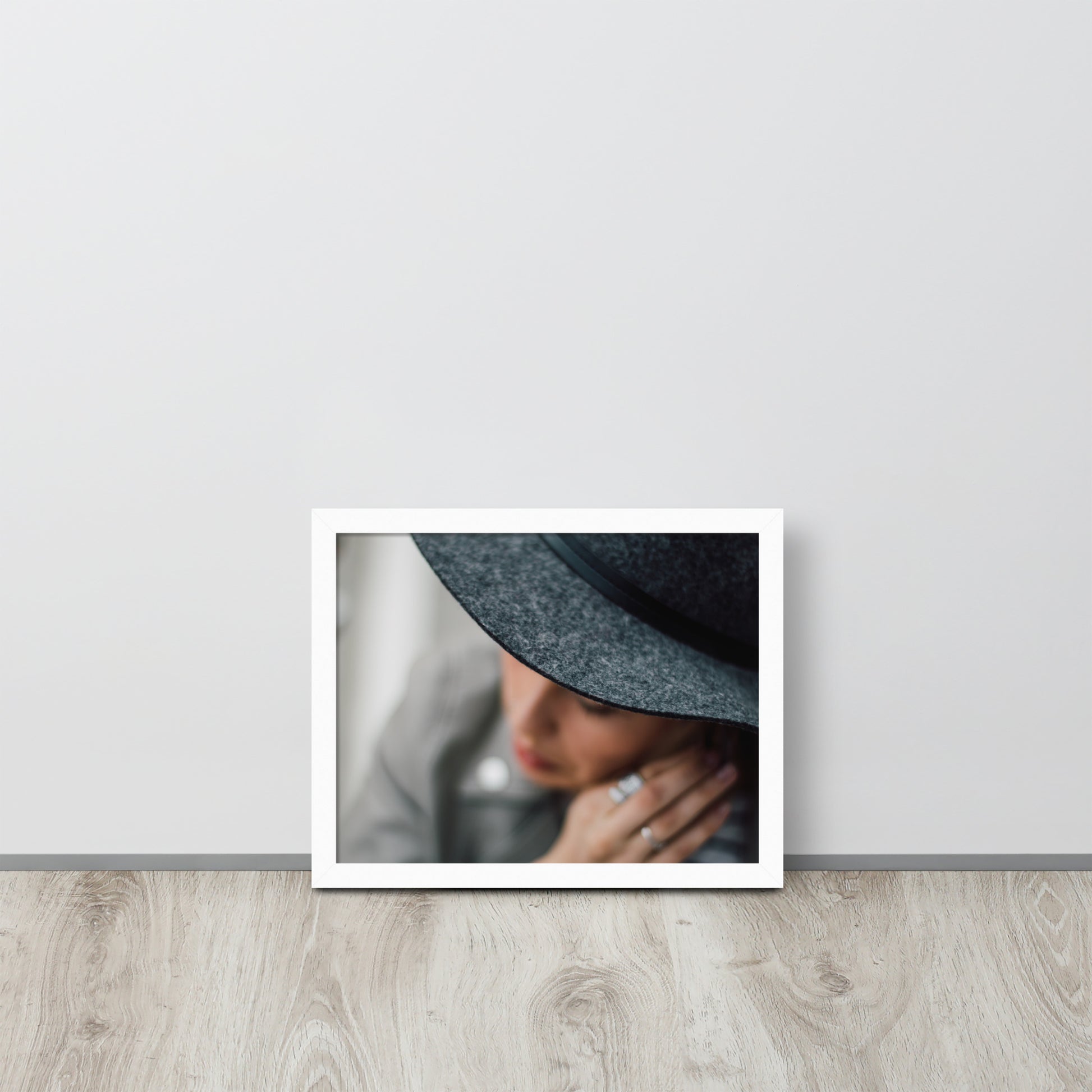 Women -- High Quality -- Framed on photo paper