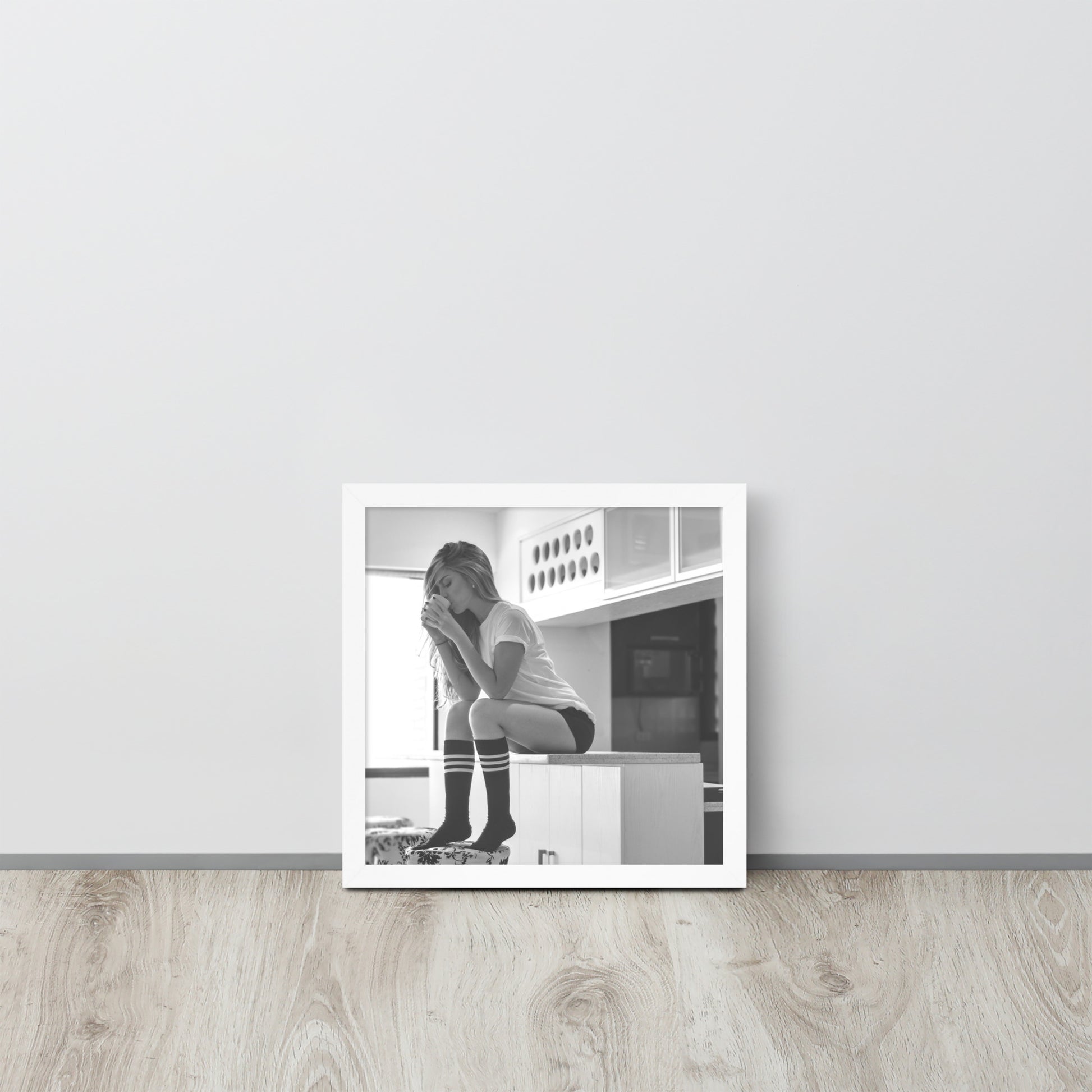 Women -- High Quality -- Framed on photo paper