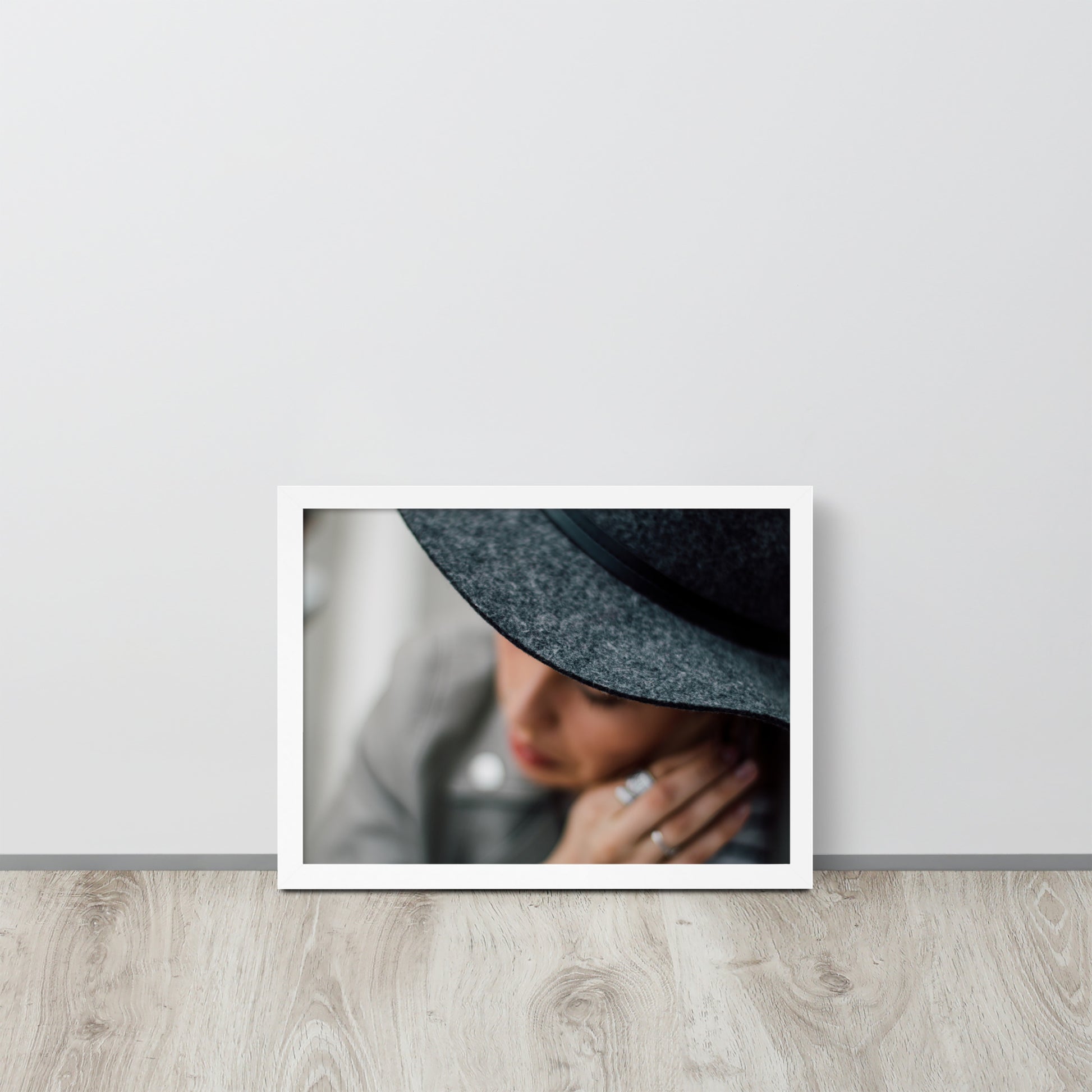 Women -- High Quality -- Framed on photo paper