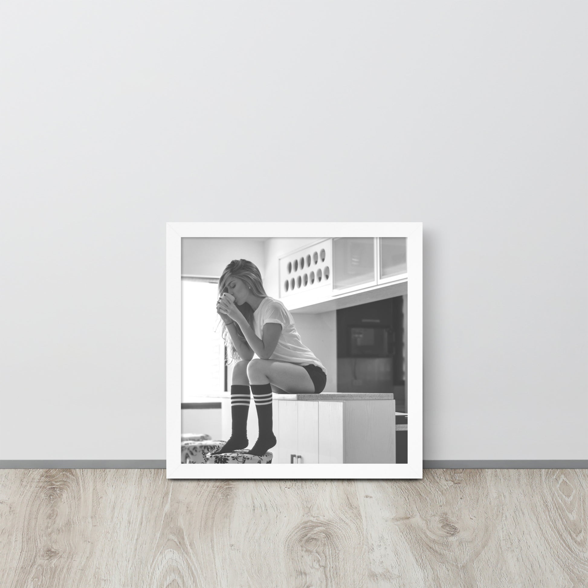 Women -- High Quality -- Framed on photo paper