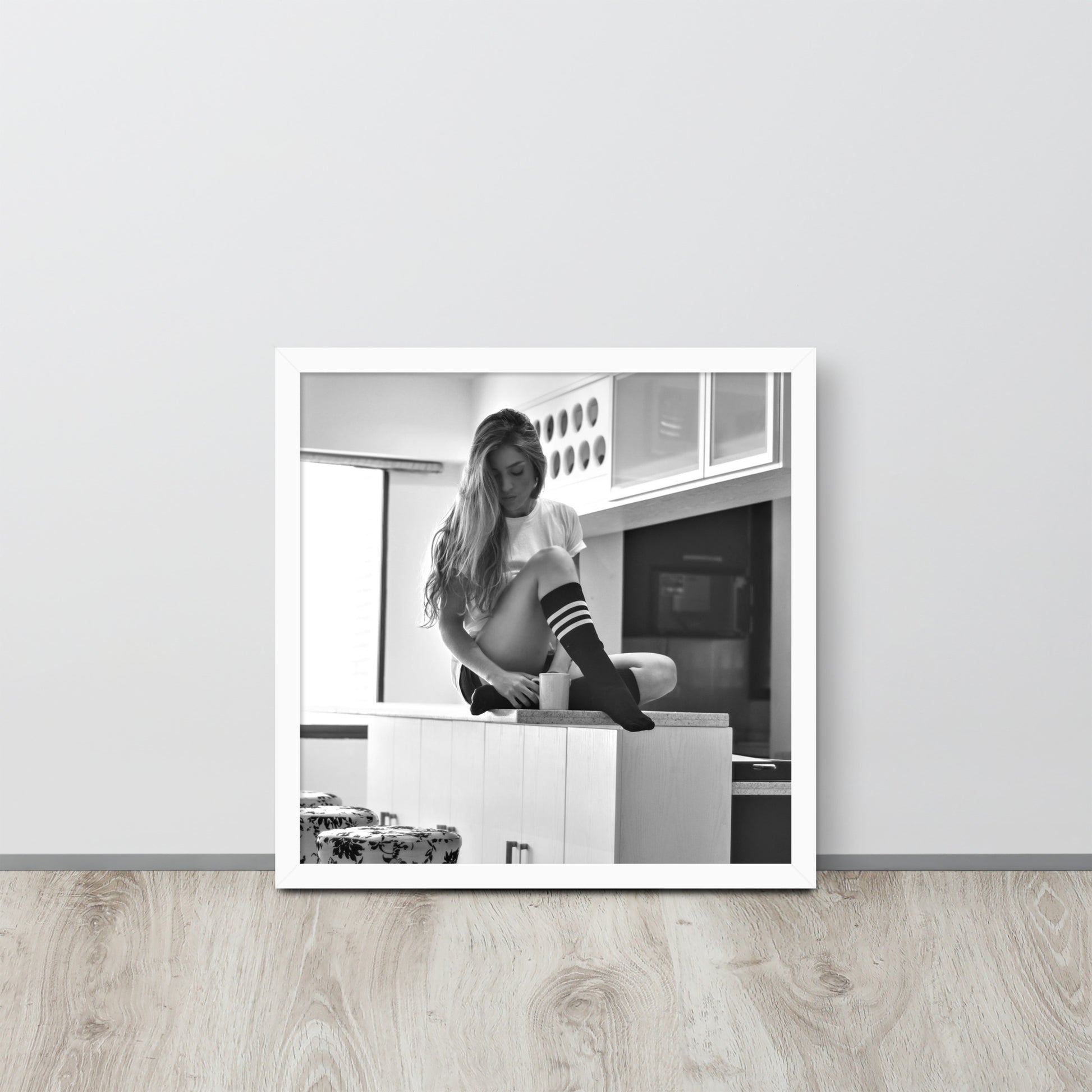 Women -- High Quality -- Framed on photo paper