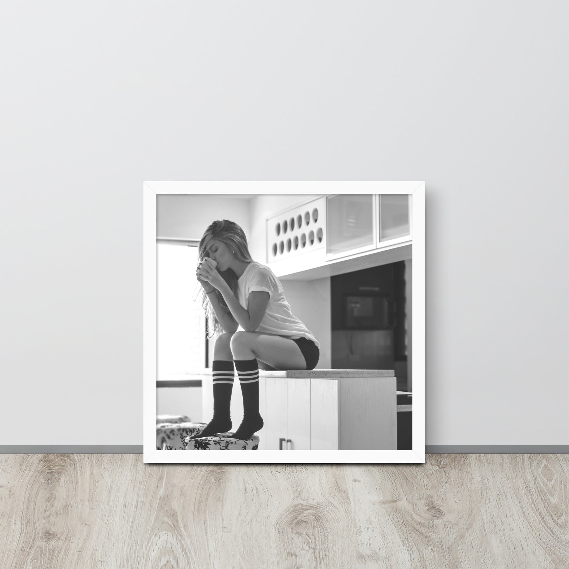 Women -- High Quality -- Framed on photo paper
