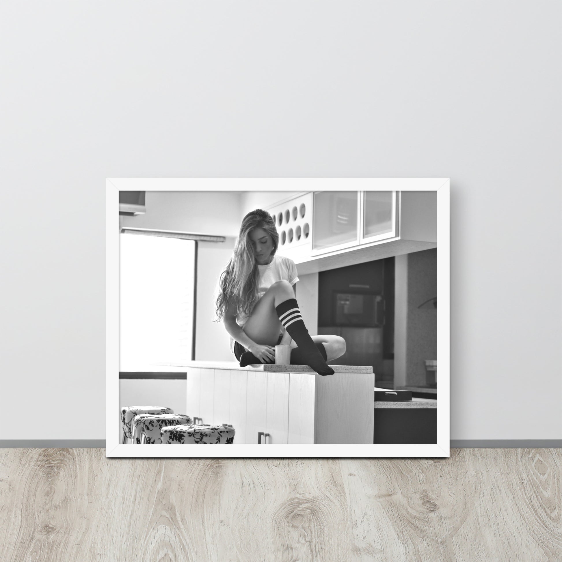 Women -- High Quality -- Framed on photo paper