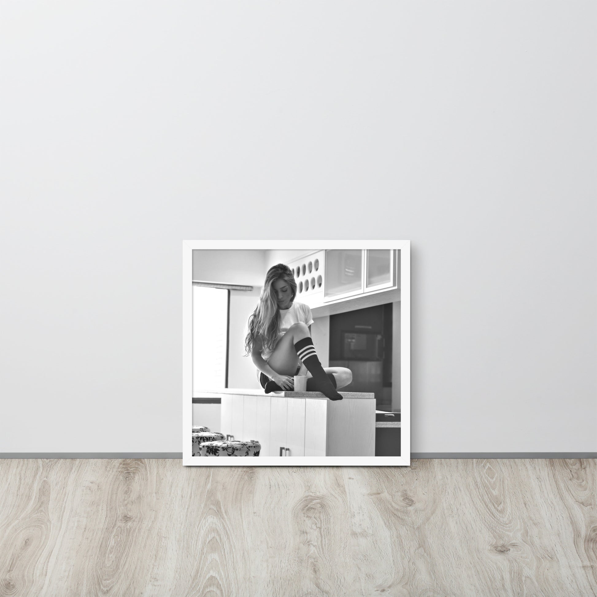 Women -- High Quality -- Framed on photo paper