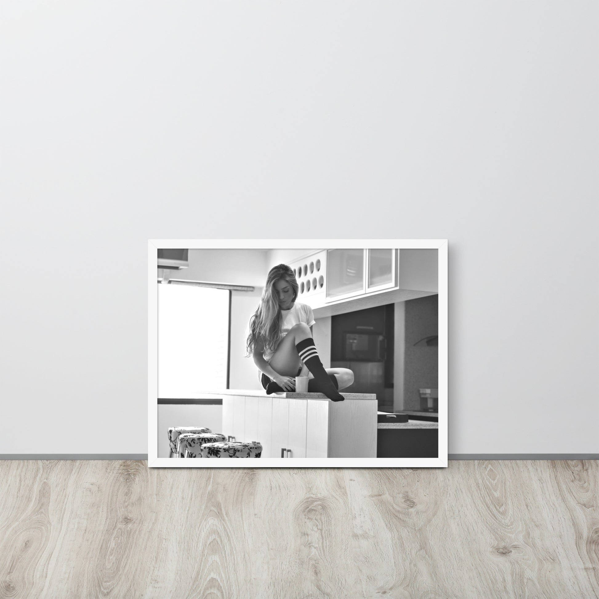 Women -- High Quality -- Framed on photo paper