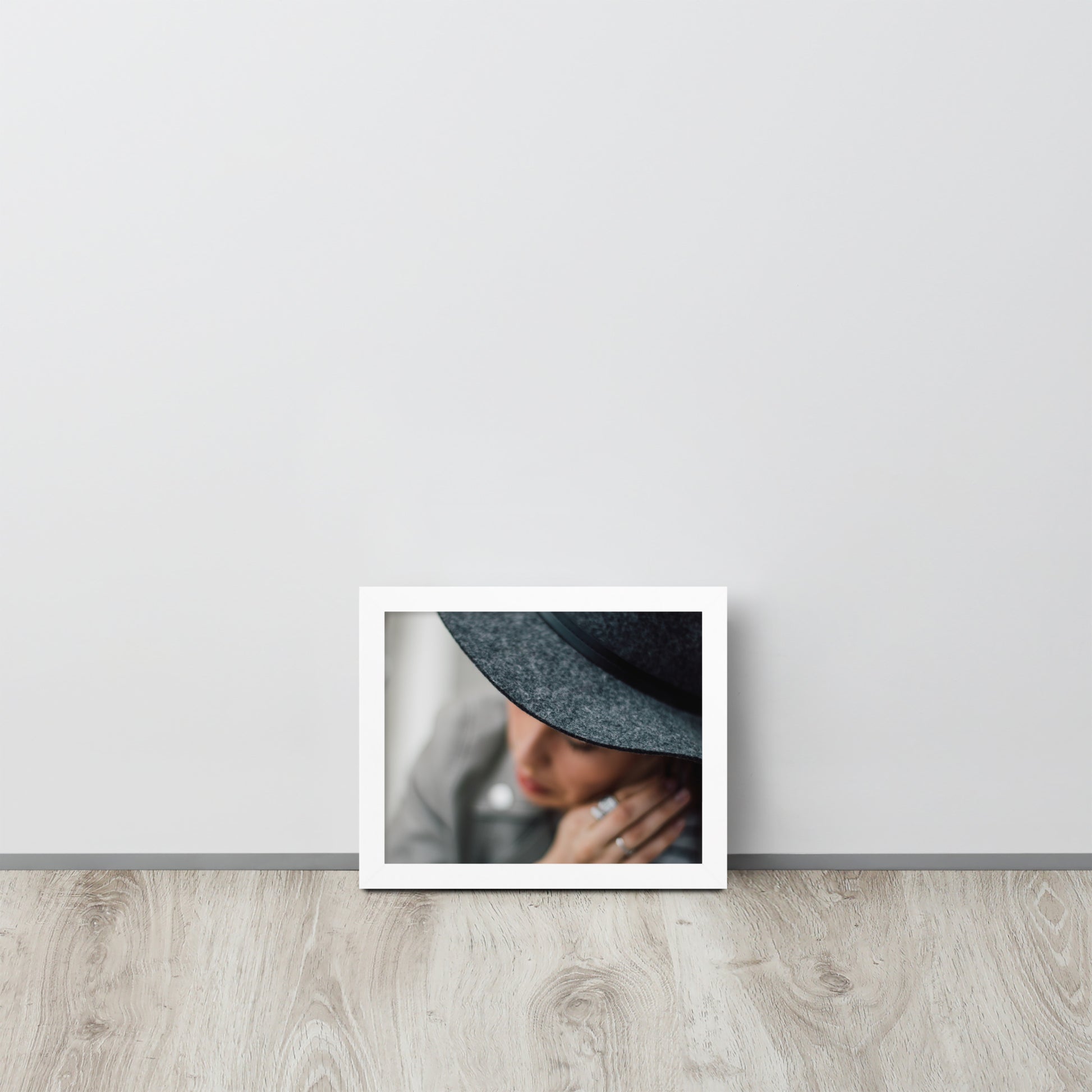 Women -- High Quality -- Framed on photo paper